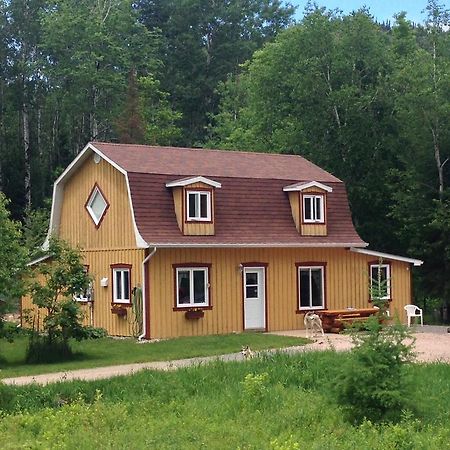 Hotel Grangette Entre Chiens et Loups à LʼAnse-Saint-Jean Chambre photo