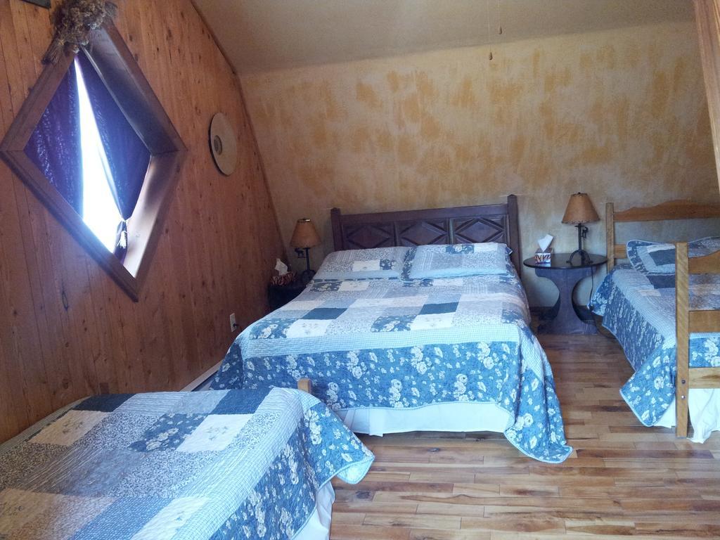 Hotel Grangette Entre Chiens et Loups à LʼAnse-Saint-Jean Chambre photo