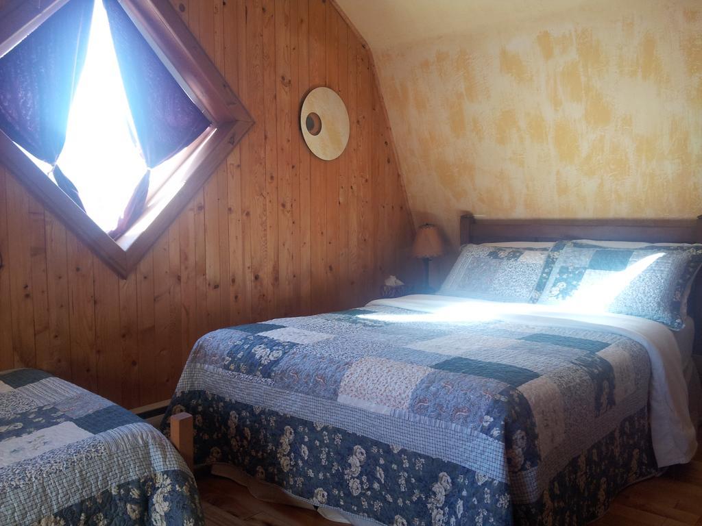 Hotel Grangette Entre Chiens et Loups à LʼAnse-Saint-Jean Extérieur photo