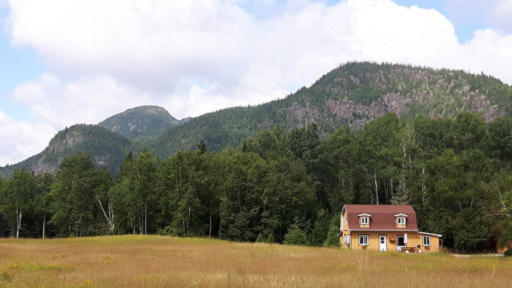 Hotel Grangette Entre Chiens et Loups à LʼAnse-Saint-Jean Extérieur photo