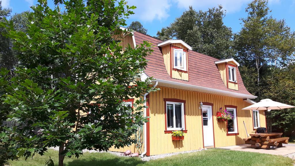 Hotel Grangette Entre Chiens et Loups à LʼAnse-Saint-Jean Extérieur photo