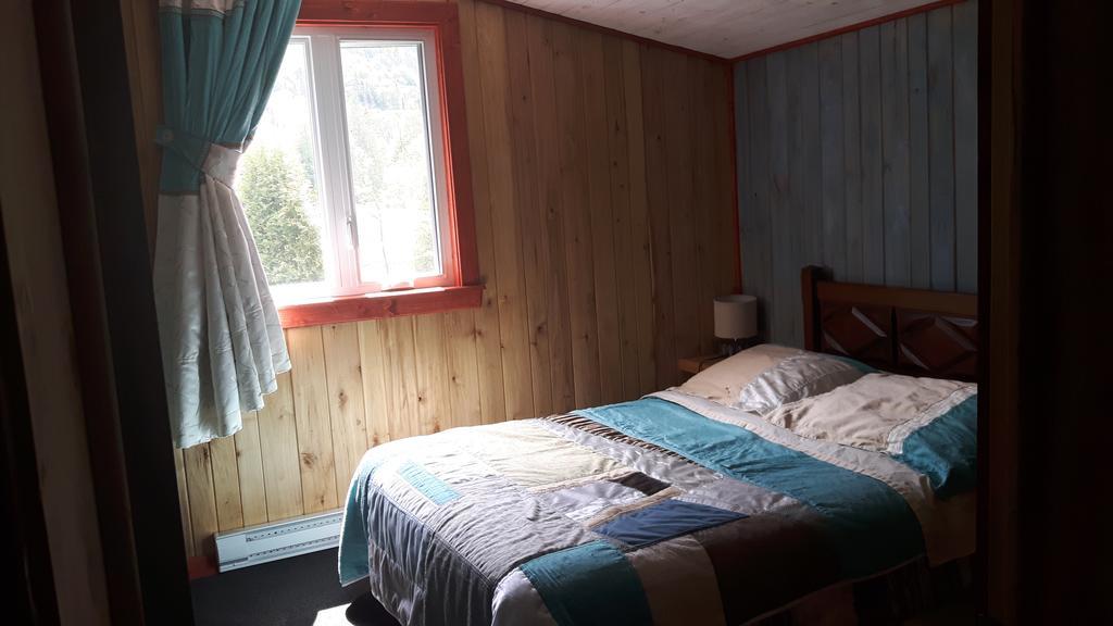 Hotel Grangette Entre Chiens et Loups à LʼAnse-Saint-Jean Extérieur photo