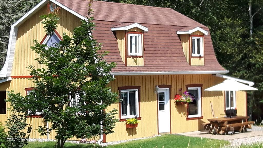 Hotel Grangette Entre Chiens et Loups à LʼAnse-Saint-Jean Extérieur photo