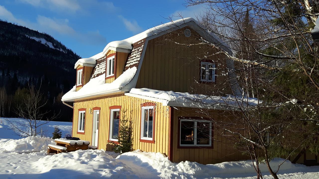 Hotel Grangette Entre Chiens et Loups à LʼAnse-Saint-Jean Extérieur photo